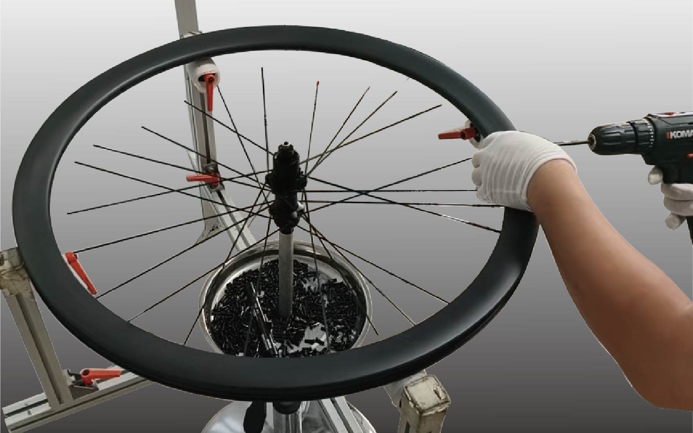 MONTAGGIO DEL SET DI RUOTE